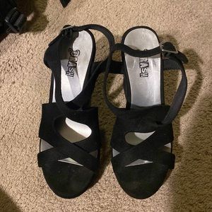 Black wedges